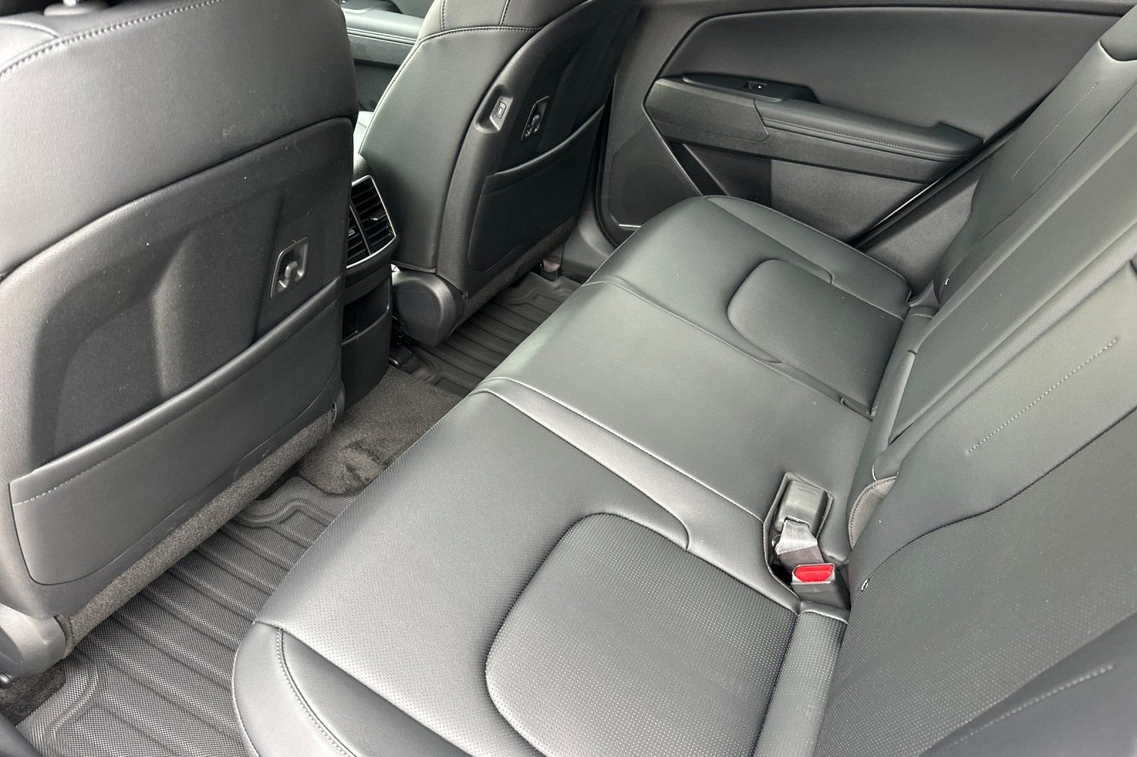New 2026 Snow White Pearl Kia EX image 8