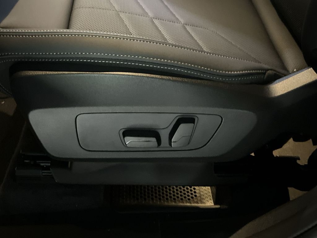 Used 2026 Blue BMW xDrive28i image 12