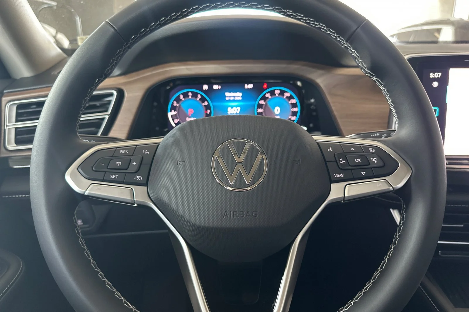 New 2026 Deep Black Pearl Volkswagen 2.0T SE image 24