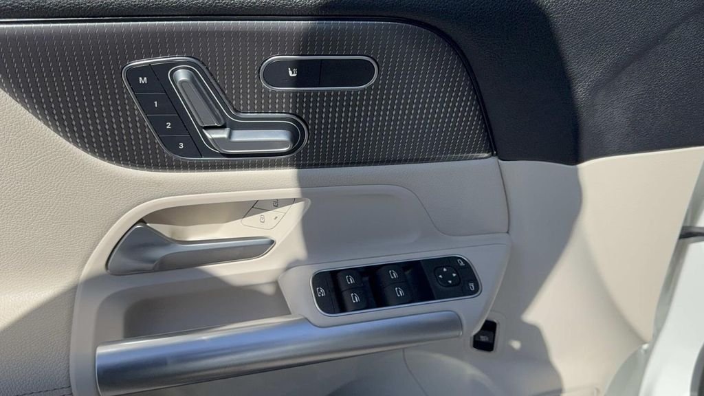 2023 Mercedes-Benz GLA Base - Photo 14