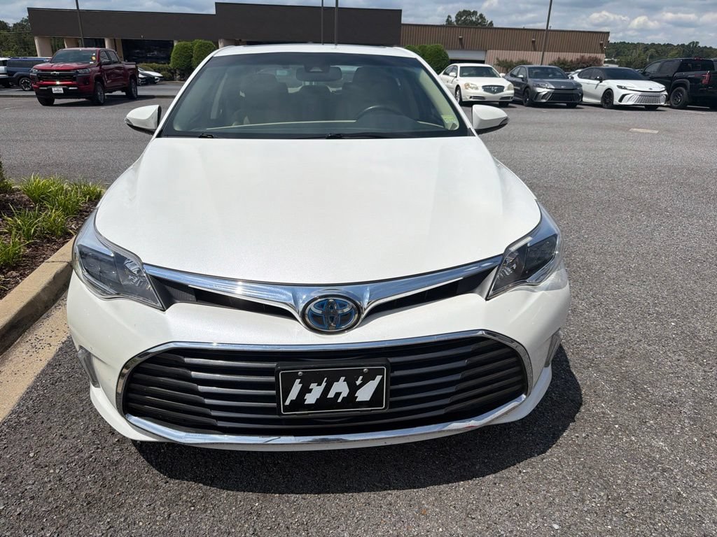 Used 2018 Blizzard Pearl Toyota  image 9