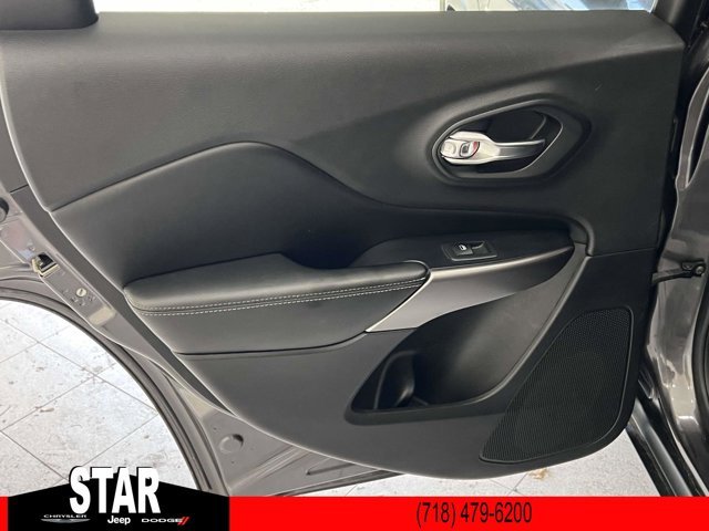 Used 2019 Granite Crystal Metallic Clearcoat Jeep Limited image 12