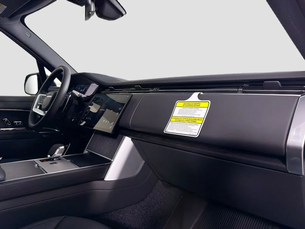 New 2026 Santorini Black Land Rover SE image 31