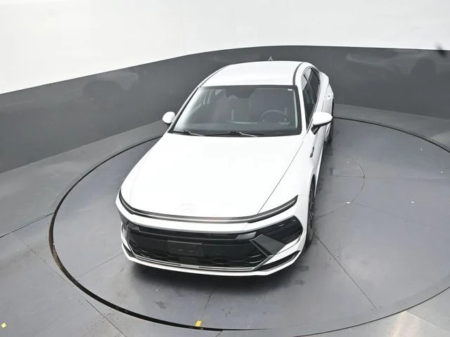 Used 2025 White Hyundai SEL image 24