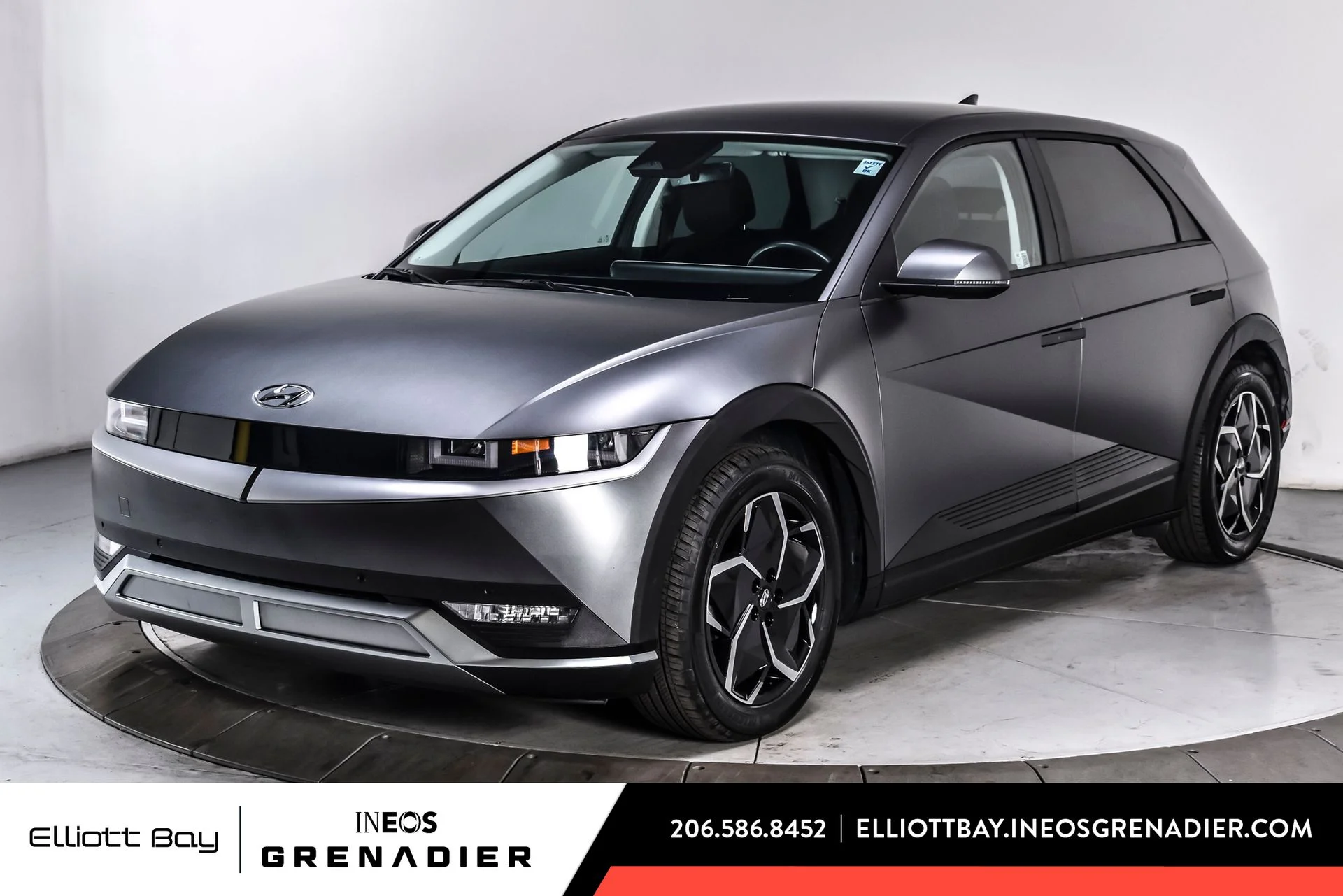 Used 2024 Gray Hyundai SEL image 1
