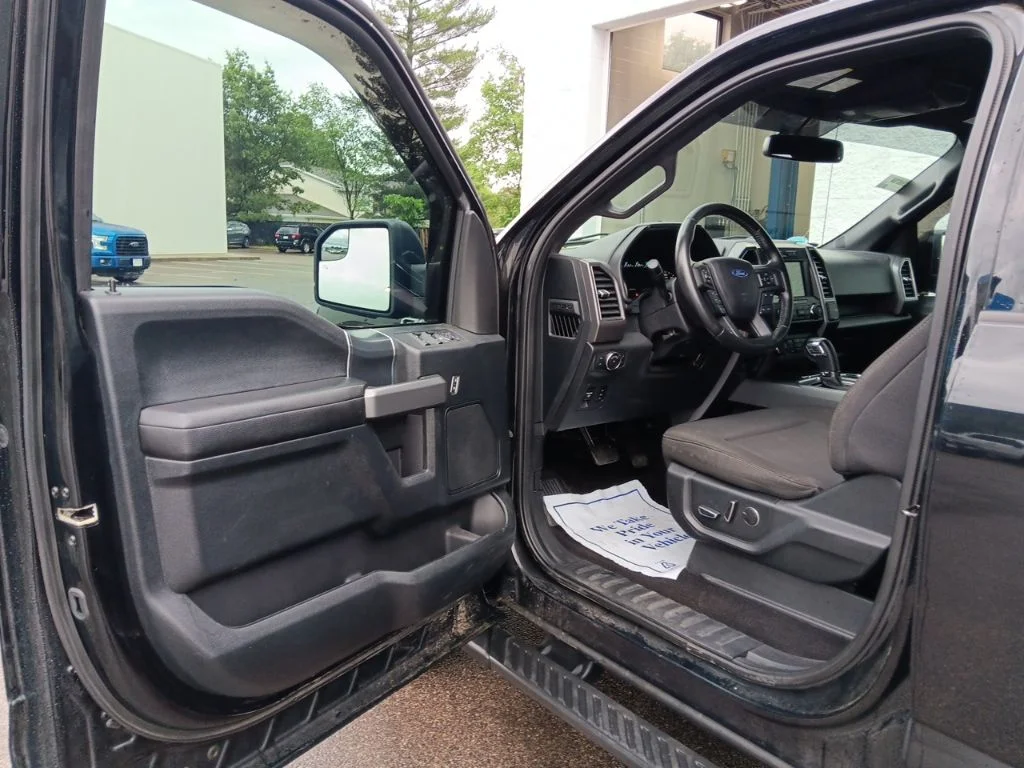 Used 2018 Shadow Black Ford XLT image 24