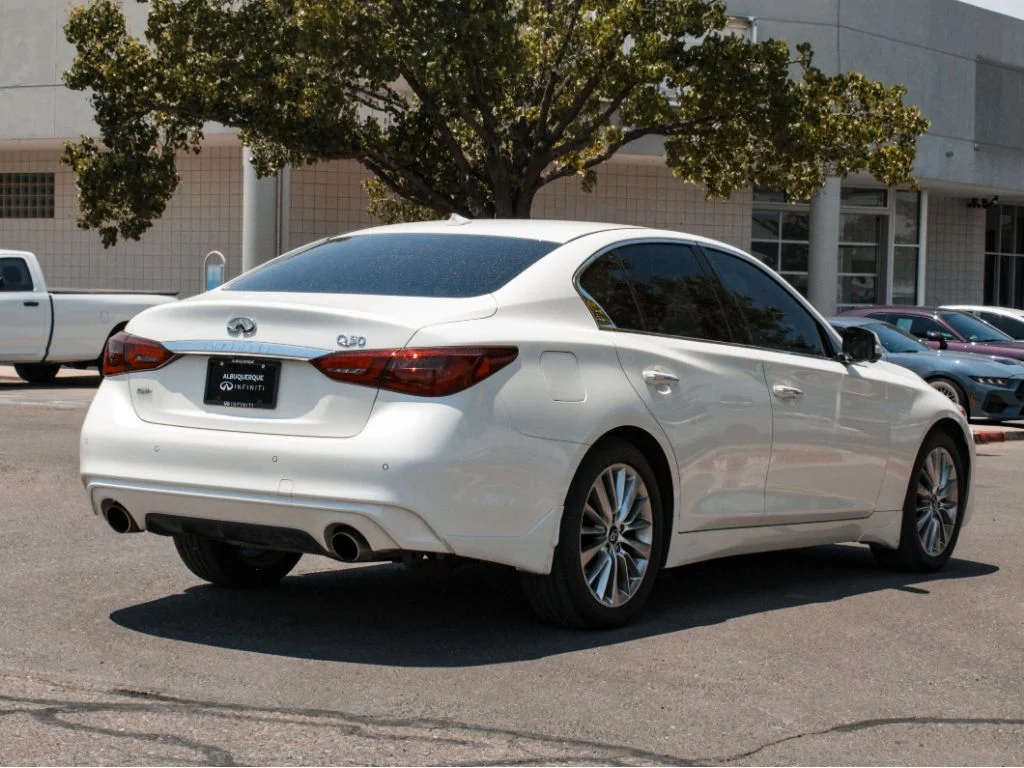 Used 2023 Majestic White INFINITI LUXE image 4