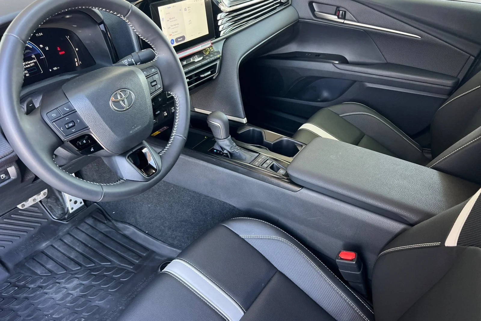 Used 2026 Ocean Gem Toyota LE image 10