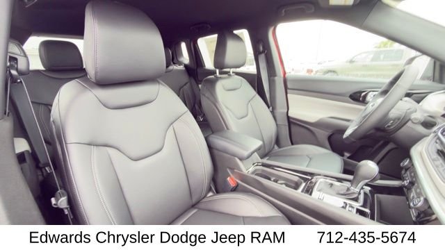 New 2026 Red Hot Pearl-Coat Exterior Paint Jeep Limited image 36
