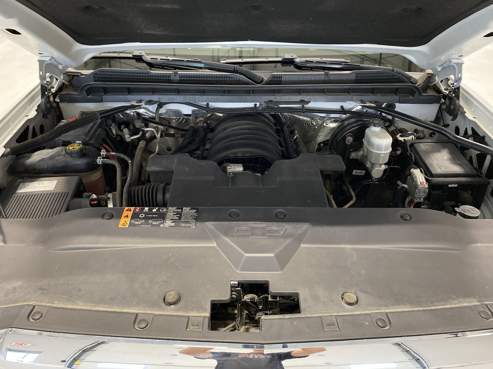 Used 2017 IRIDESCENT PEARL TRICOAT Chevrolet LTZ image 28