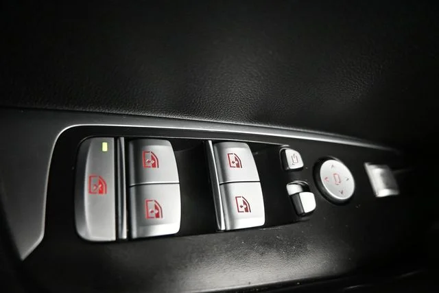Used 2020 Black BMW xDrive30i image 28