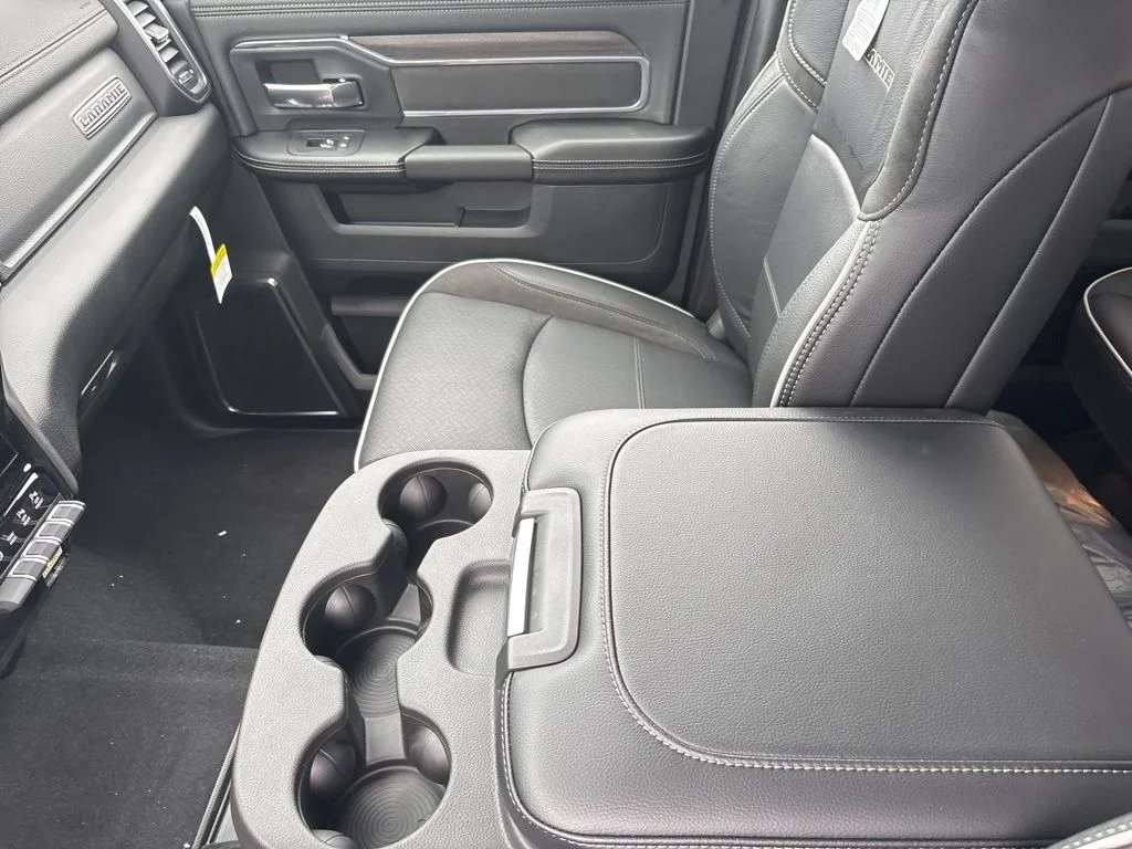 New 2026 Diamond Black Crystal Pearl-Coat Exterior Paint RAM LARAMIE image 26