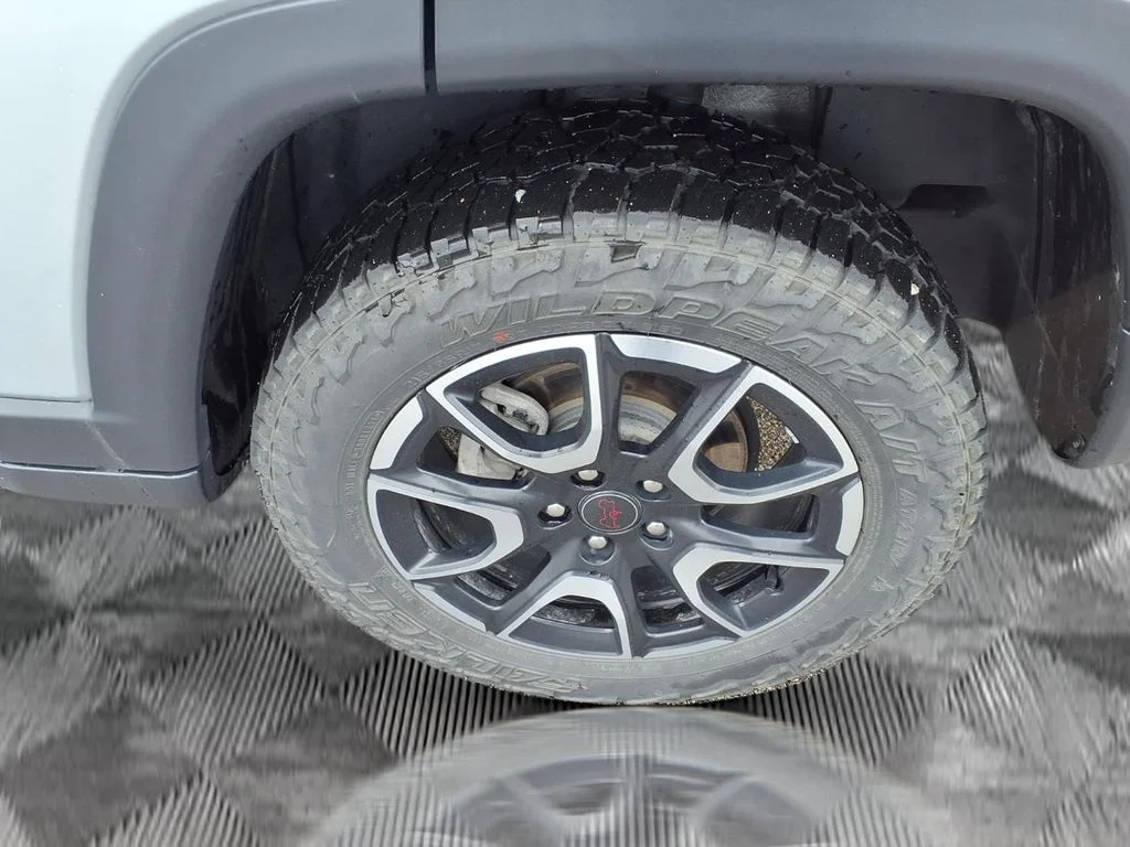 Used 2025 Silver Jeep Trailhawk image 22