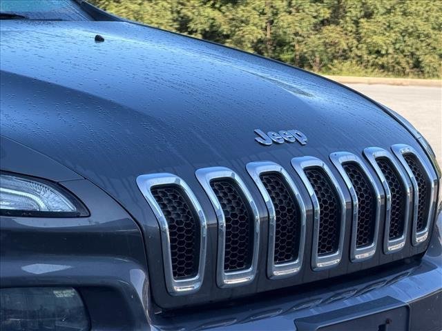 Used 2016 Granite Crystal Metallic Clearcoat Jeep Limited image 15