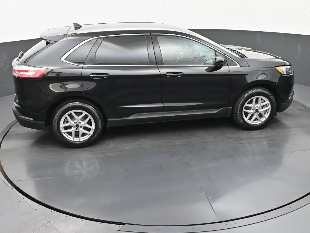 Used 2023 Black Ford SEL image 30