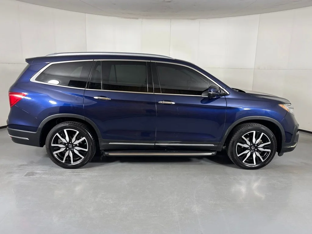 Used 2019 Blue Honda Touring image 9