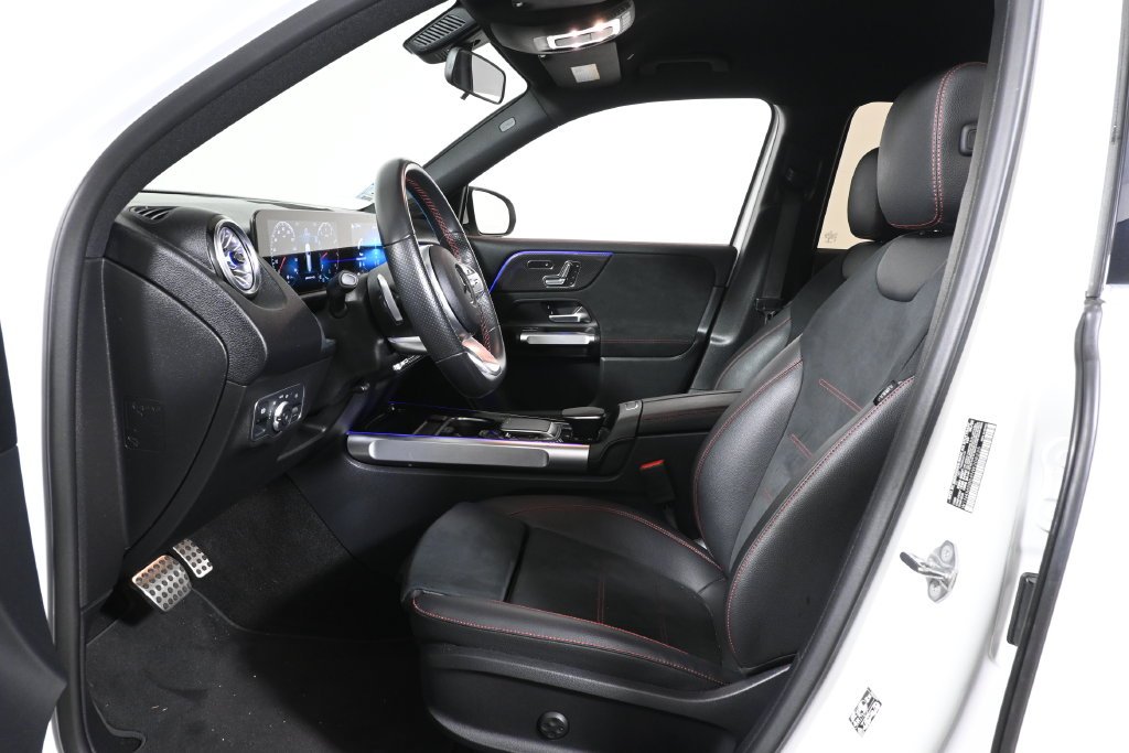 Used 2022  Mercedes-Benz GLB 35 AMG® image 3