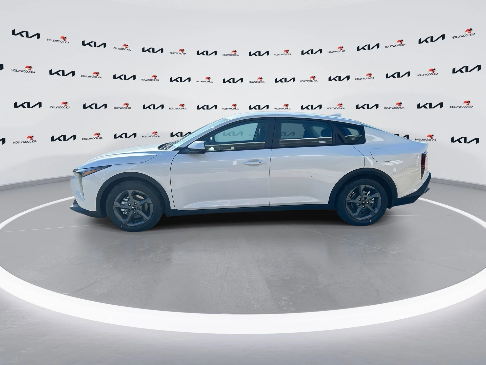 New 2026 Snow White Pearl Kia LXS image 5