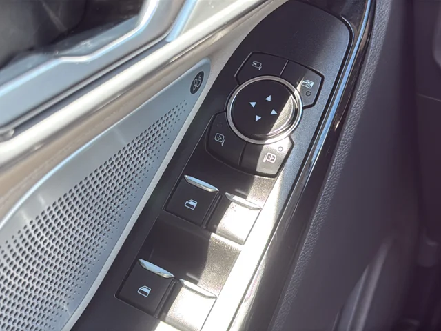Used 2022 White Ford Platinum image 31
