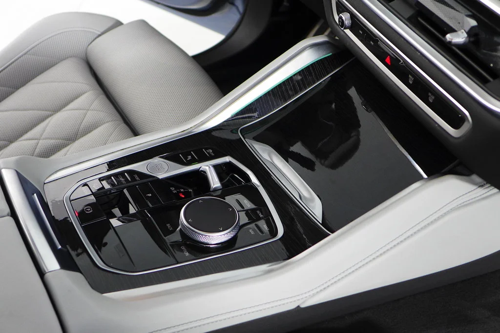 Used 2024 Gray BMW xDrive40i image 14