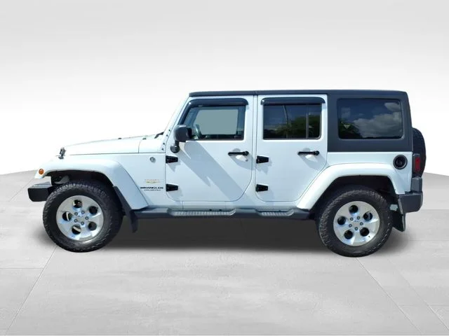 Used 2015 White Jeep Unlimited Sahara image 6