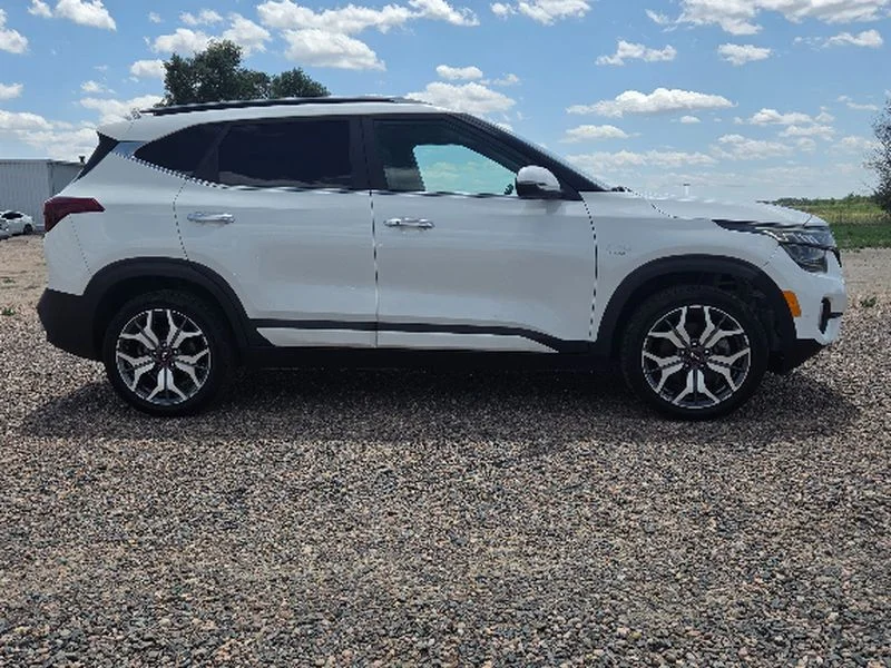 Used 2021 Snow White Pearl Kia SX image 3