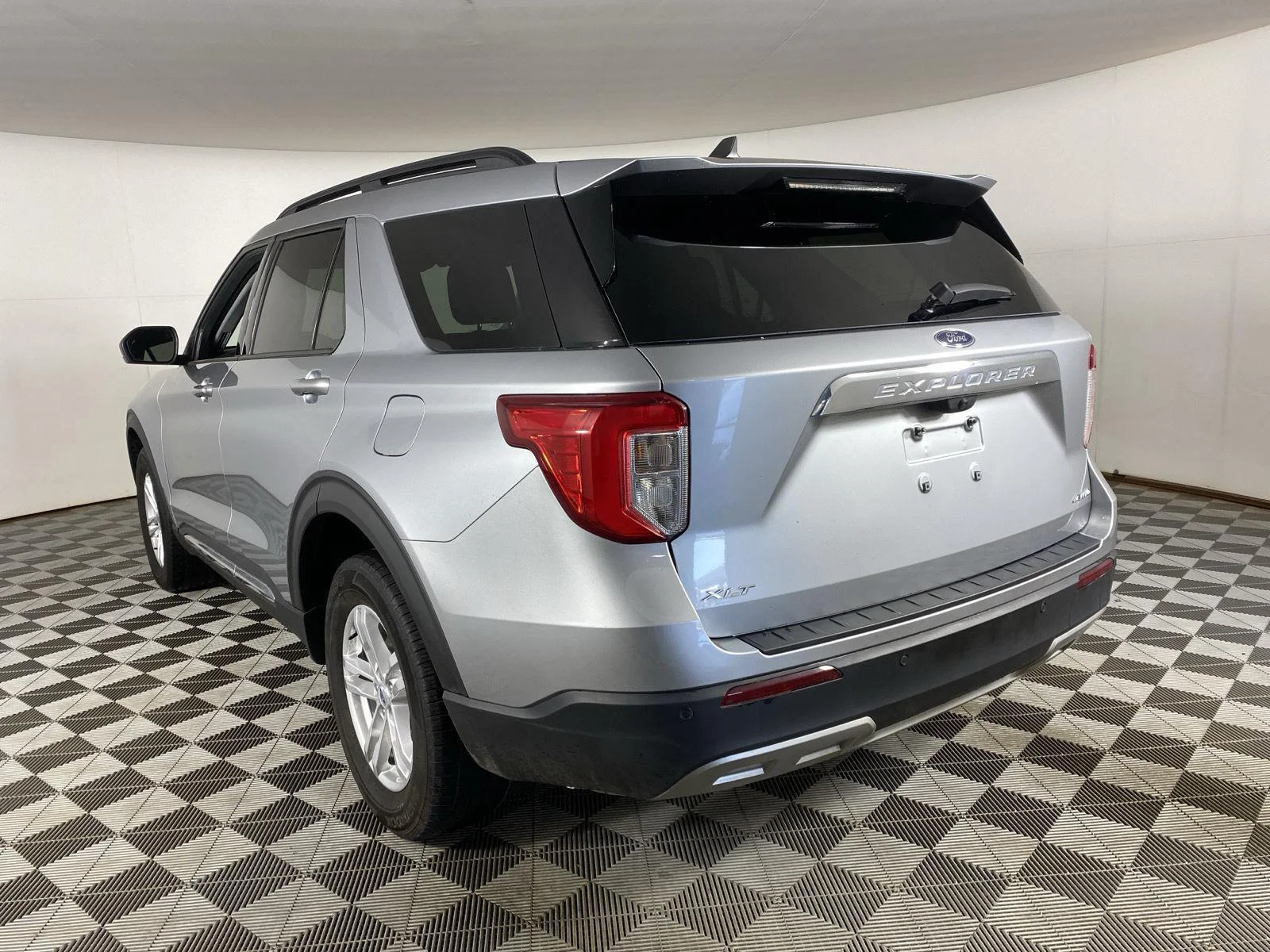 Used 2023 Iconic Silver Ford XLT image 5