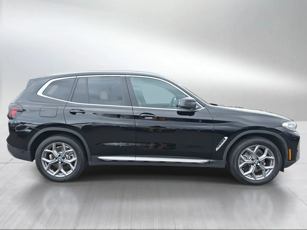Used 2024 Black Sapphire Metallic BMW xDrive30i image 2