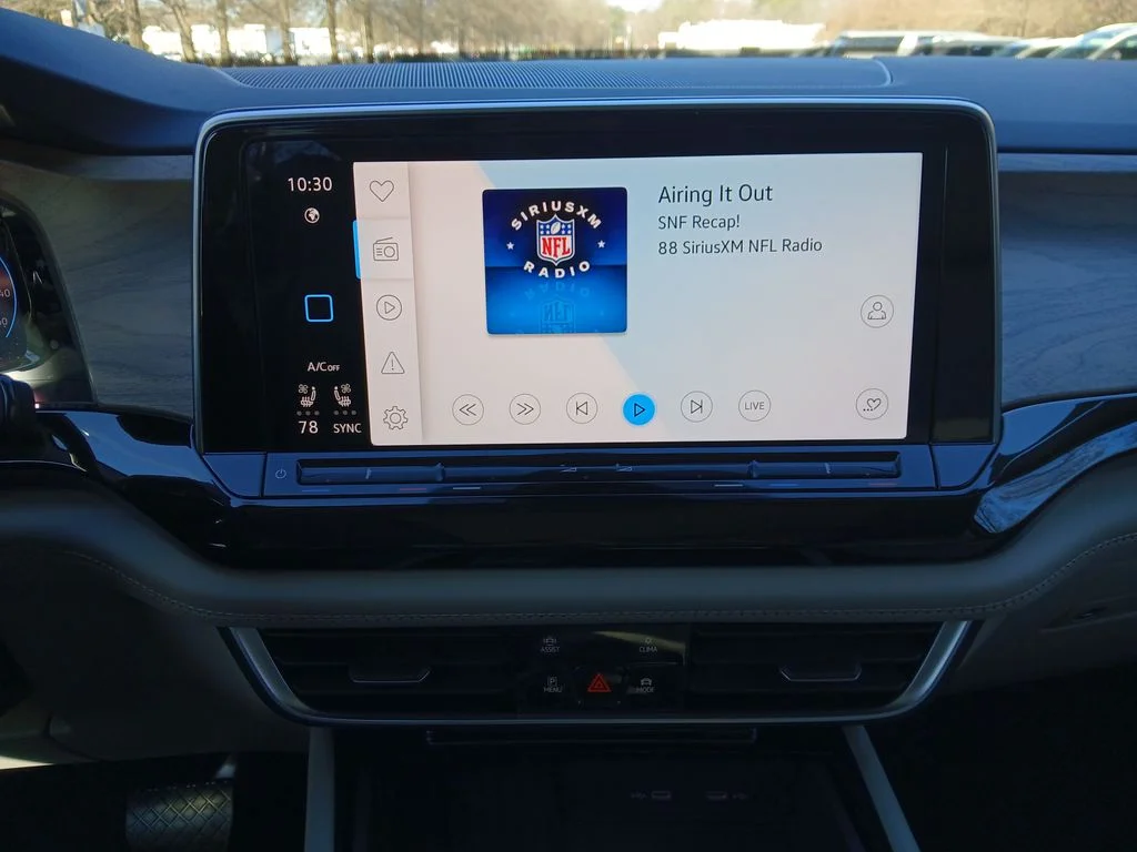 New 2026 Black Volkswagen 2.0T SE w/Technology image 18
