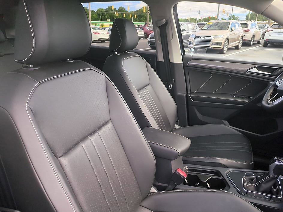 Used 2023 Platinum Gray Metallic Volkswagen SE image 33