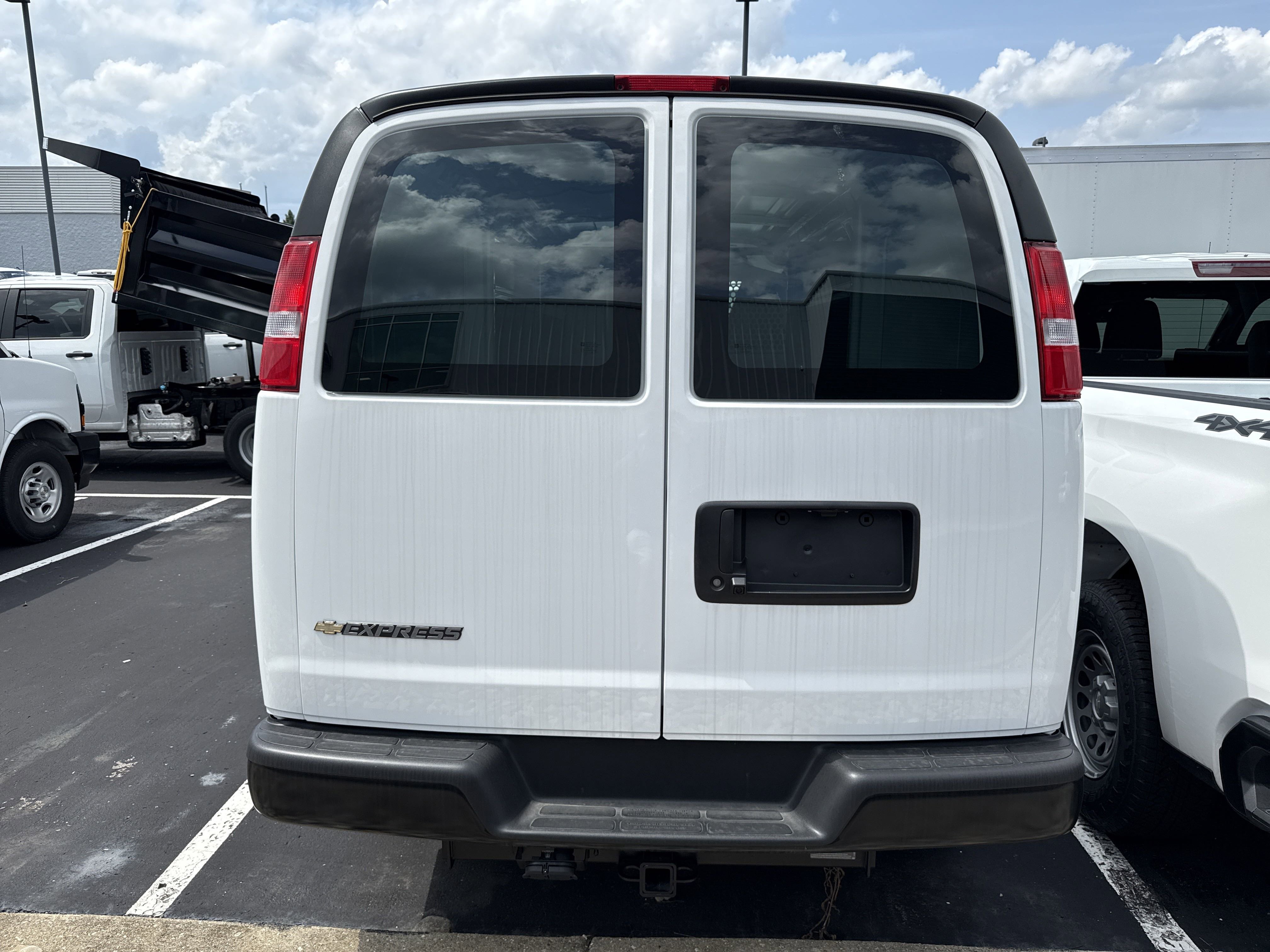 2025 Chevrolet Express Cargo Work Van - Photo 6