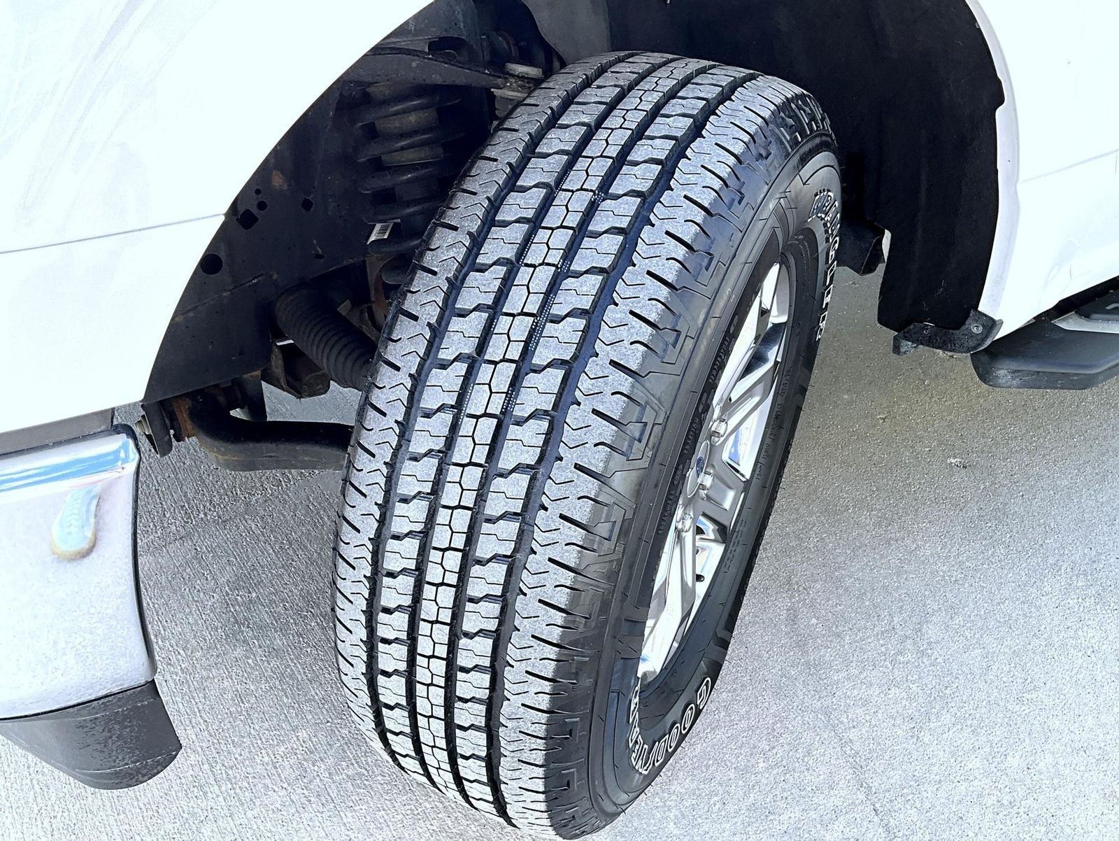 Used 2023 Oxford White Ford XLT image 25