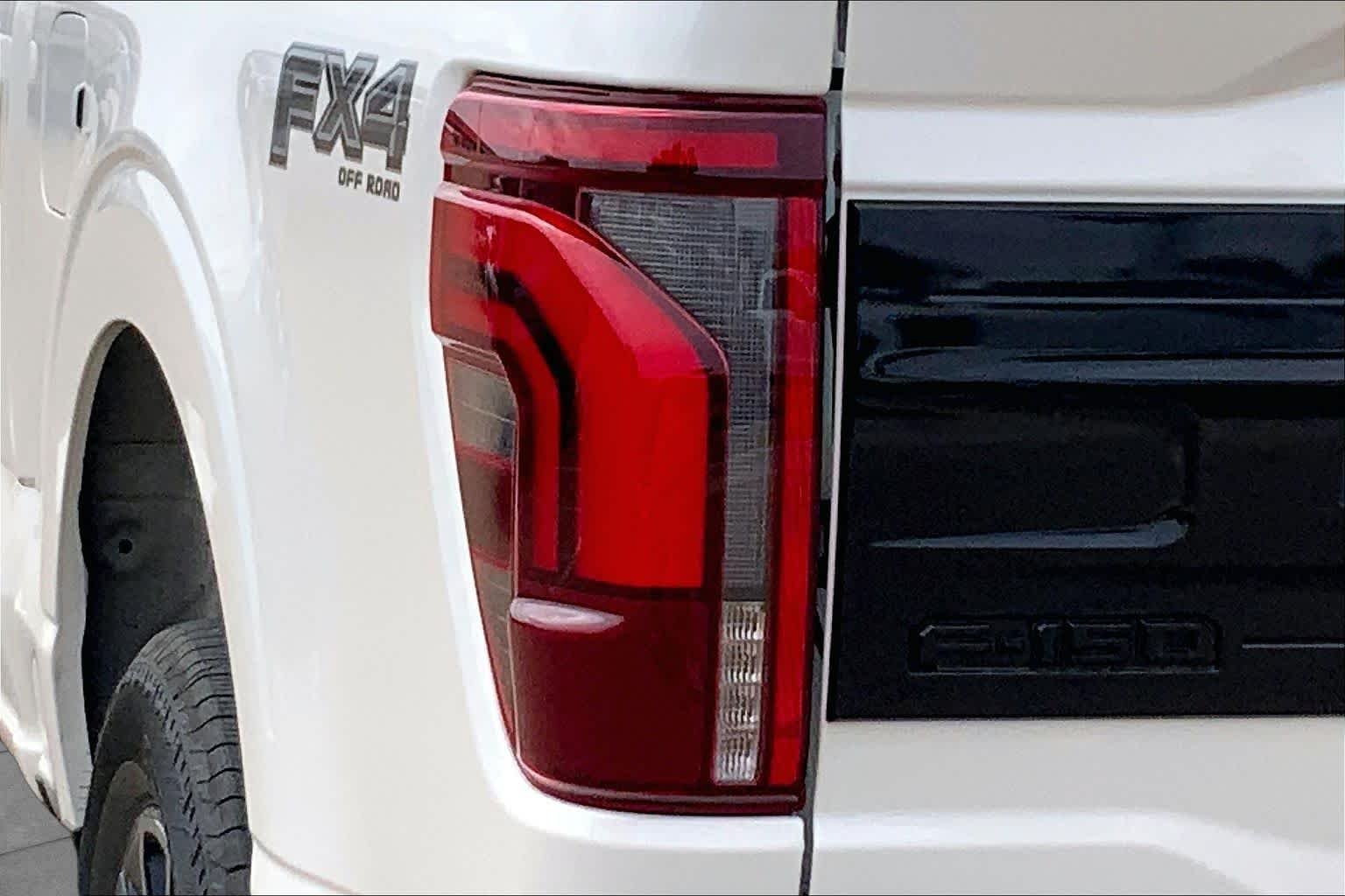 New 2026 Star White Metallic Tri-Coat Ford Platinum image 14