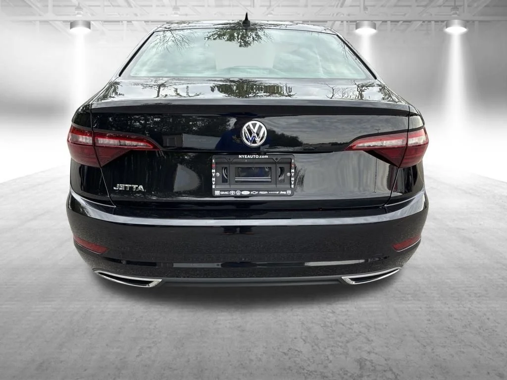 Used 2021 Black Volkswagen SEL Premium image 5