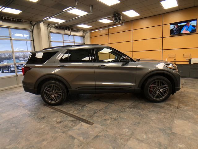 New 2026 Carbonized Gray Metallic Ford ST-Line image 8