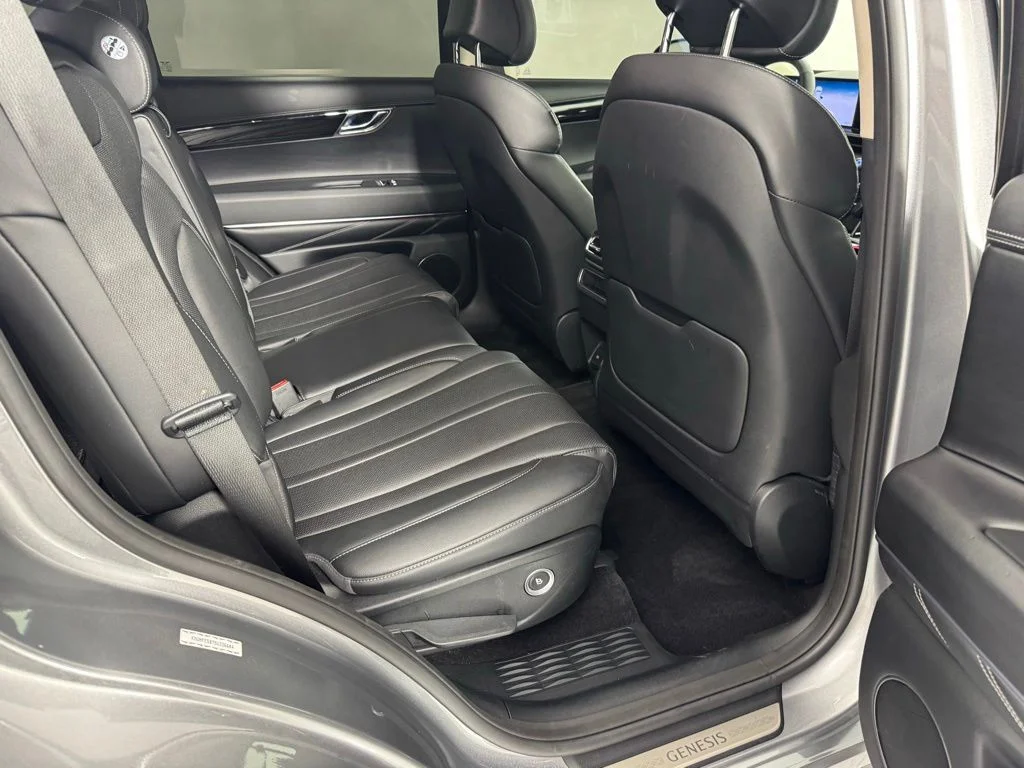 Used 2025 Silver Genesis 2.5T image 31