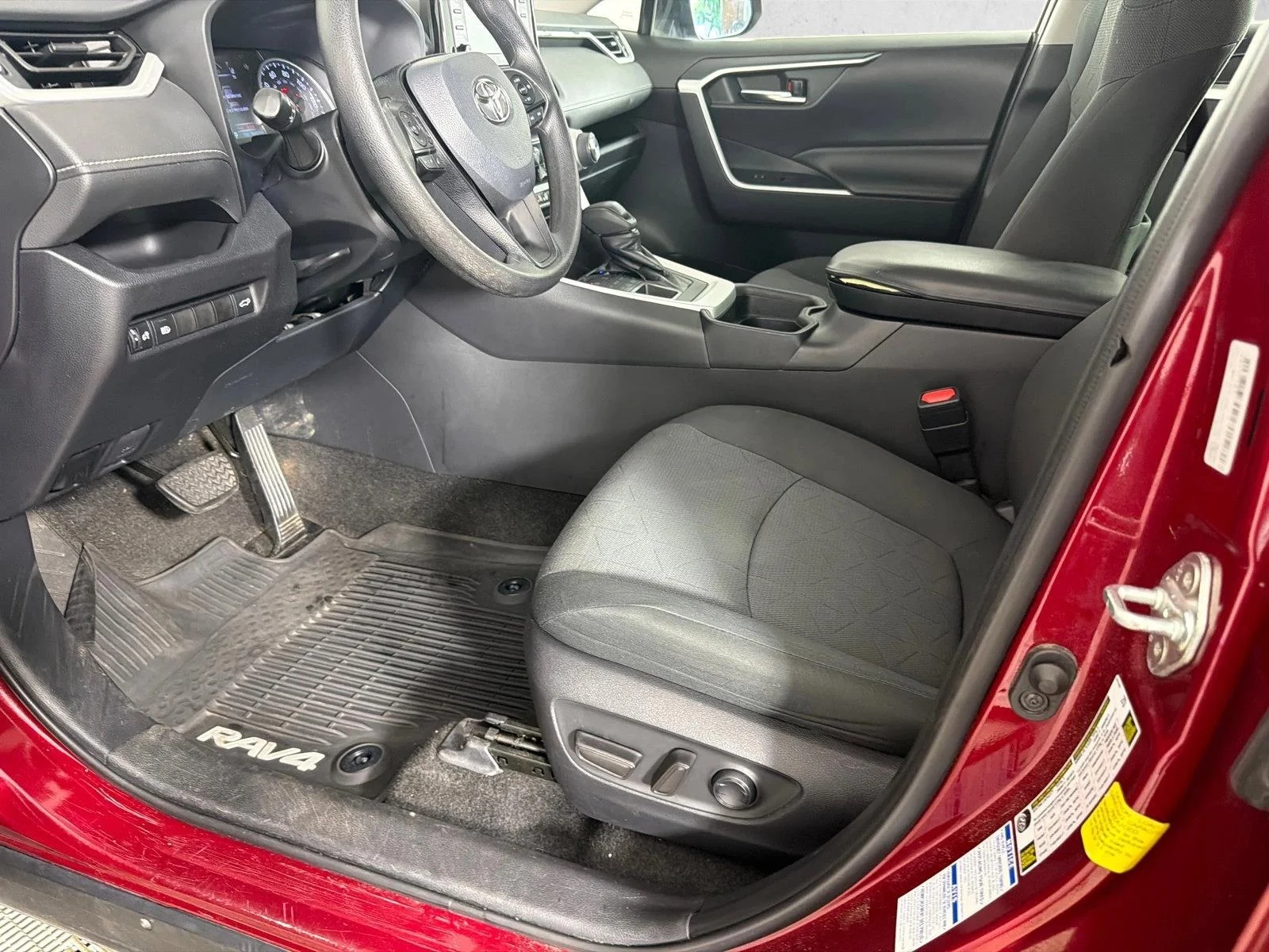 Used 2020 White Toyota XLE image 10