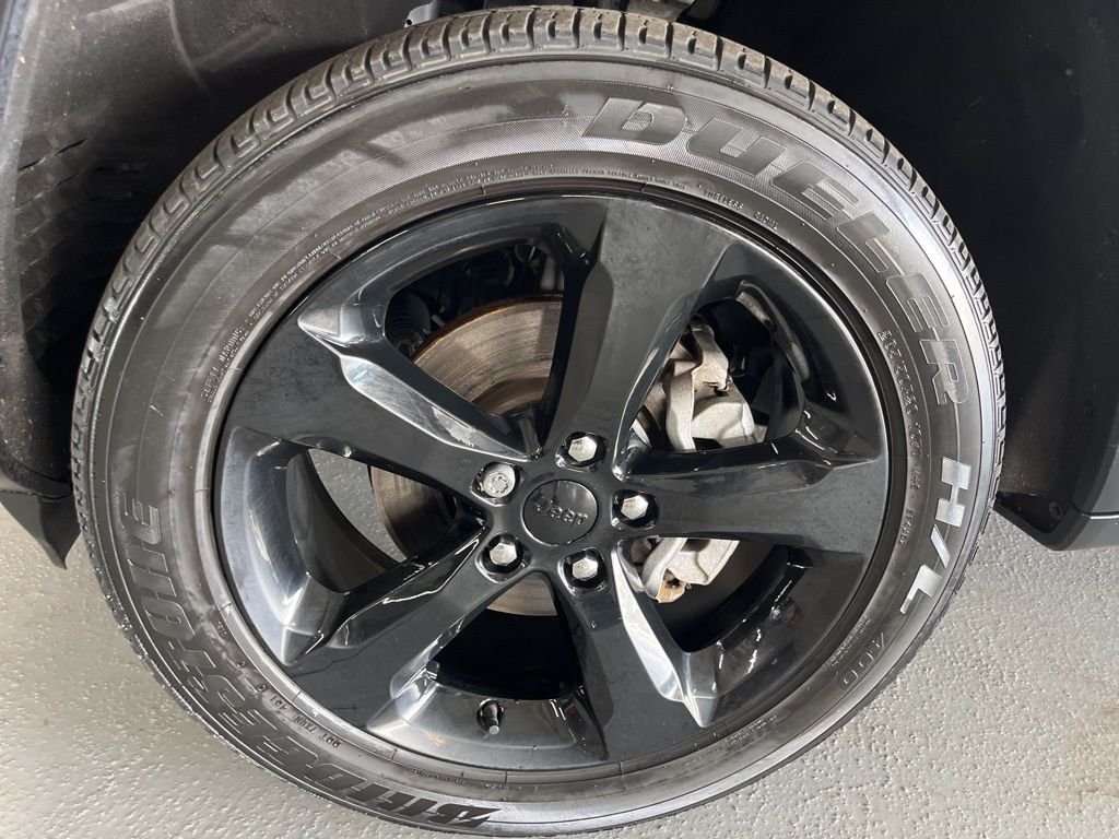 Used 2023 Silver Jeep Altitude X image 6
