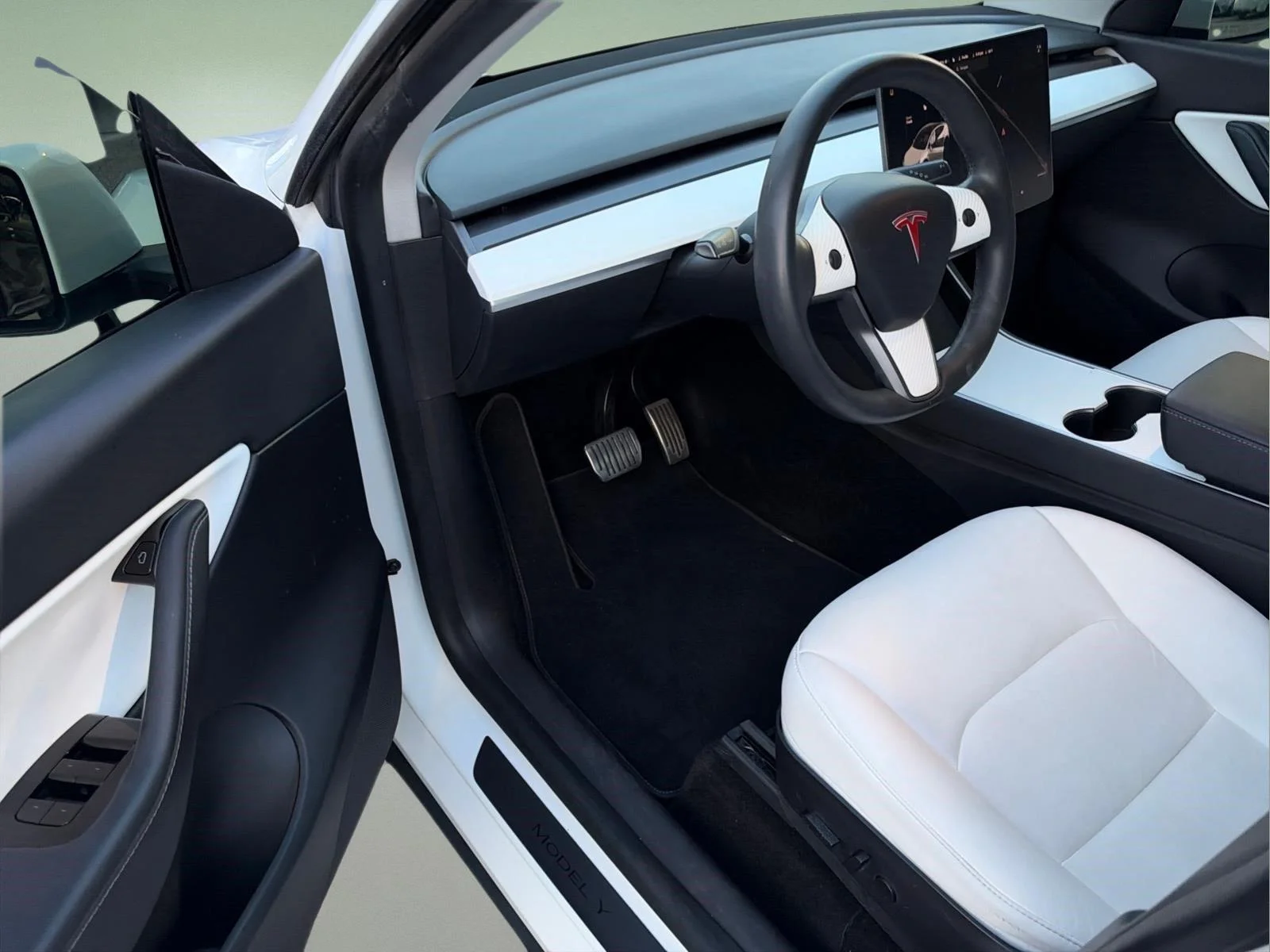 Used 2020  Tesla Long Range image 19