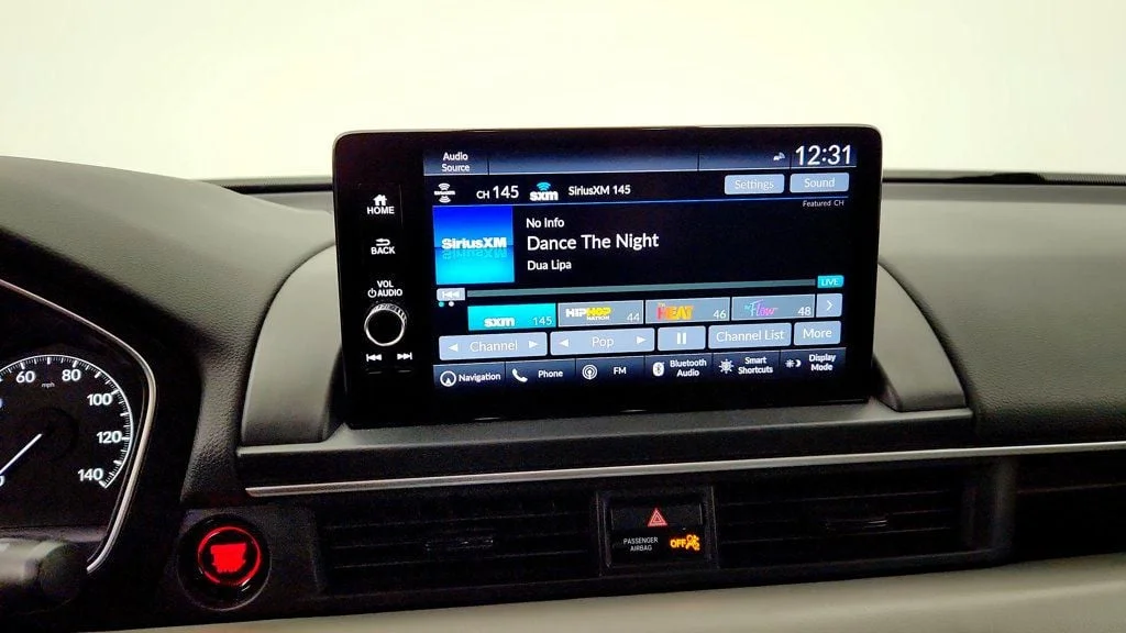 Used 2024 Platinum White Pearl Honda Touring AWD image 19