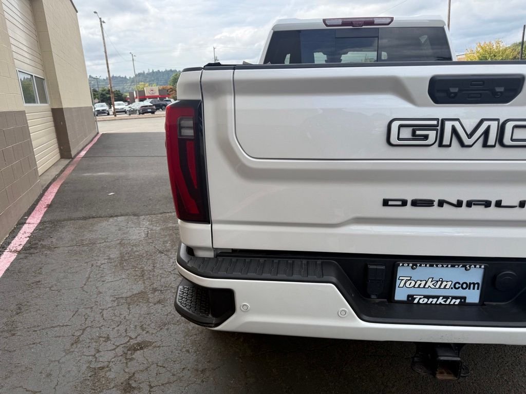 Used 2024 White Frost GMC Denali Ultimate image 6