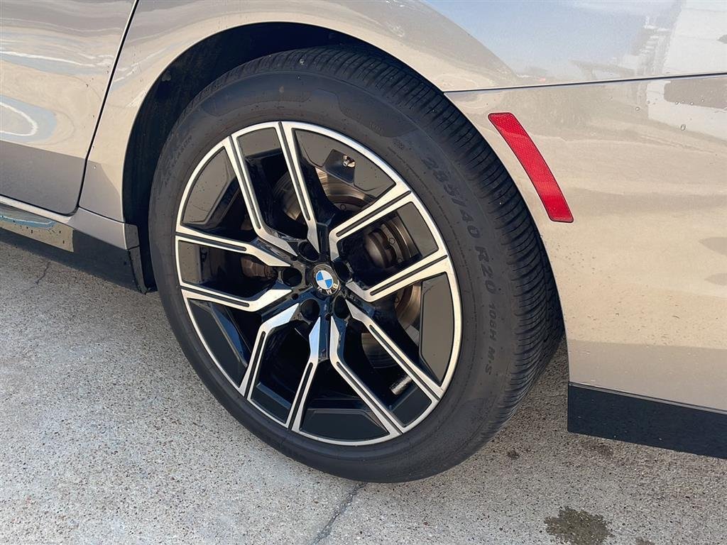 Certified Used 2024 Oxide Grey Metallic BMW 760i xDrive image 5