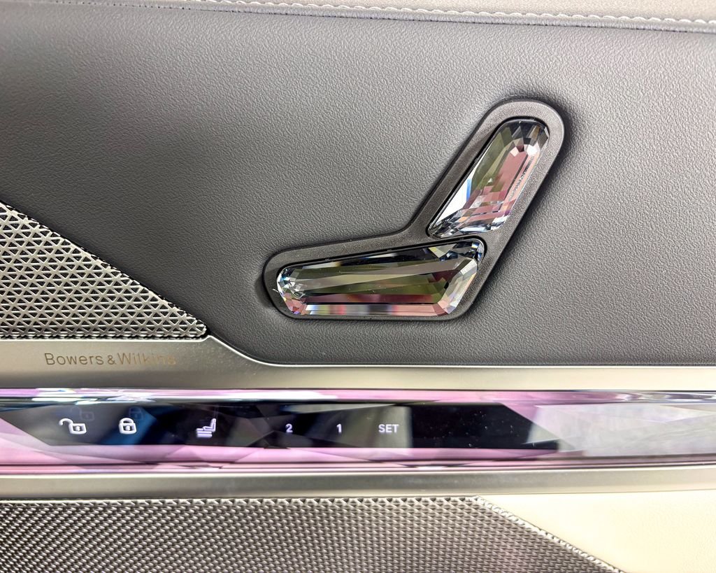 2025 BMW 7 Series 750e - Photo 20