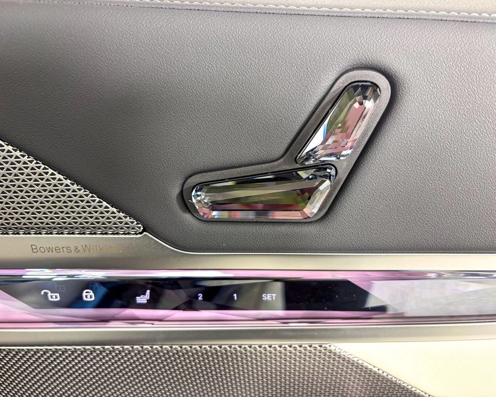 2025 BMW 7 Series 750e - Photo 20