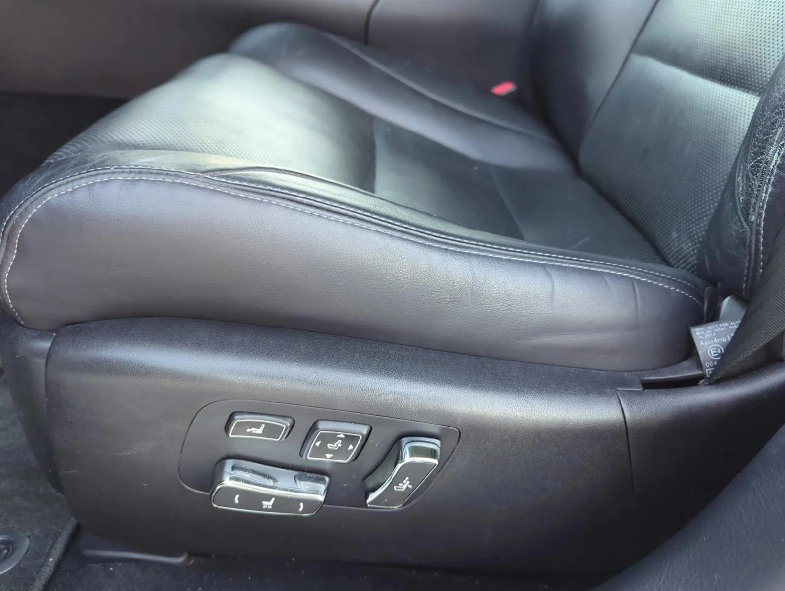 Used 2014 Liquid Platinum Lexus  image 12