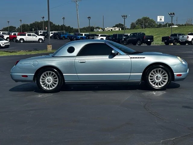 Used 2004 Blue Ford Base image 8