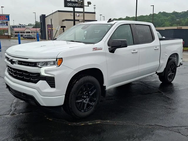 Used 2023 White Chevrolet RST image 3