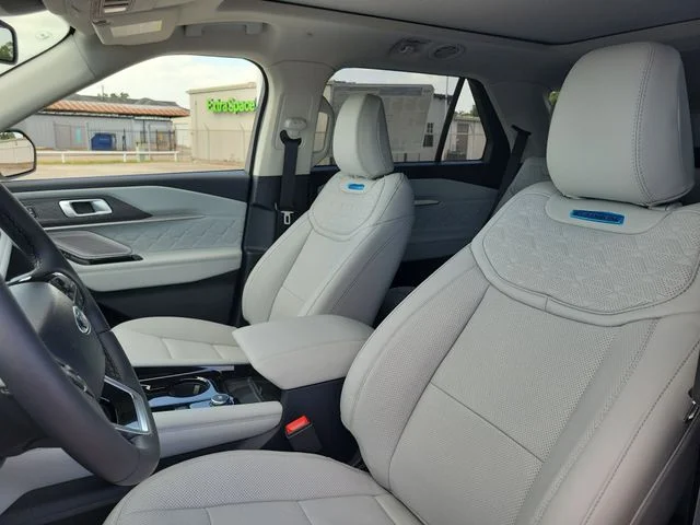 New 2026 Star White Metallic Tri-Coat Ford Platinum™ image 16