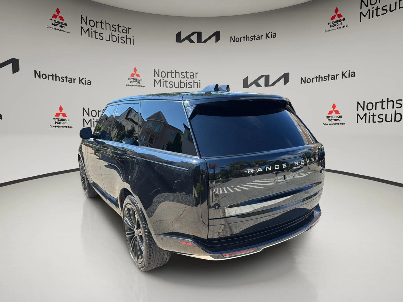 Used 2023 Santorini Black Metallic Land Rover SE image 3