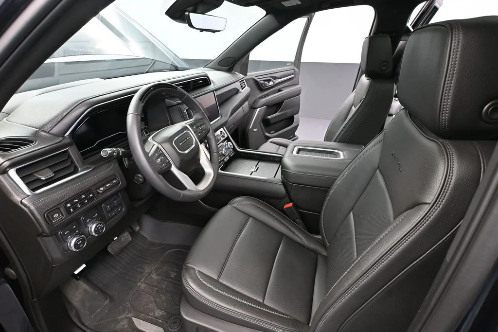 2023 GMC Yukon Denali - Photo 28